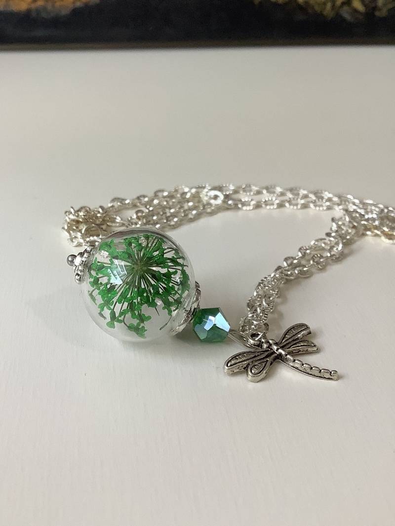 Echte Blüten Glasschmuck Kette Anhänger Geschenk Blumen Natur Getrocknete Schmuck Grün Libelle von Blumenglasschmuck