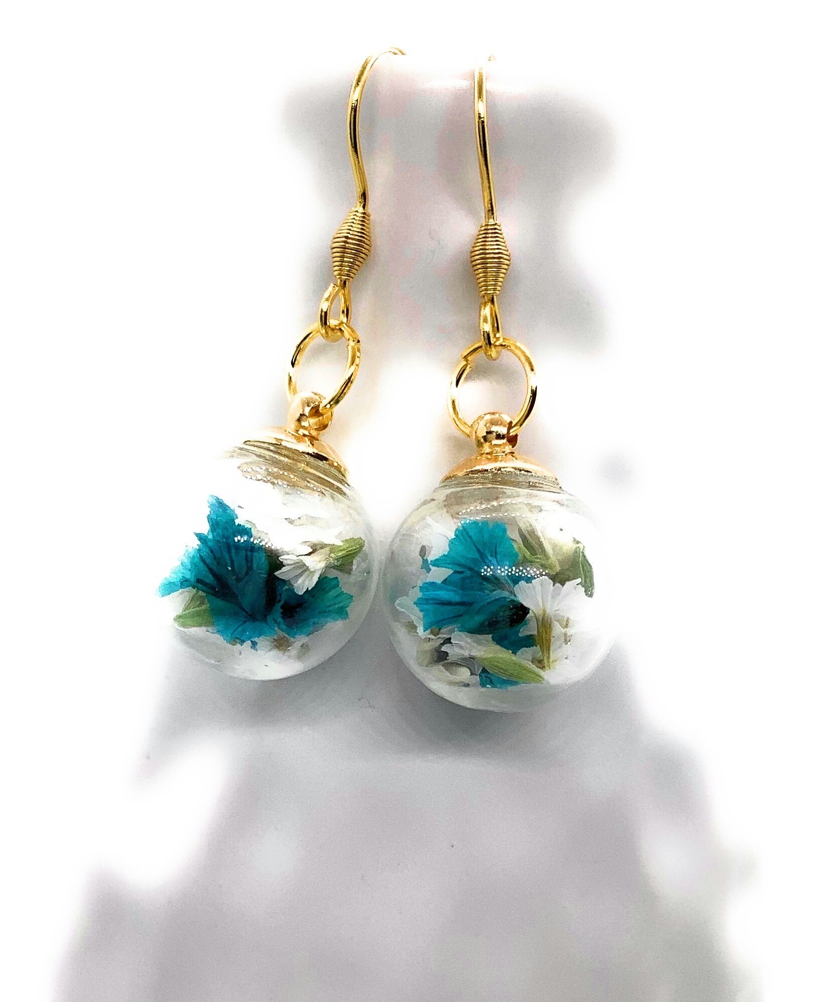 Echte Blüten Glasschmuck Ohrringe Bunt Weiß Türkis Frühling Geschenk Beste Freundin Blumen Hochzeit Blumenschmuck Gepresste Blumen von Blumenglasschmuck