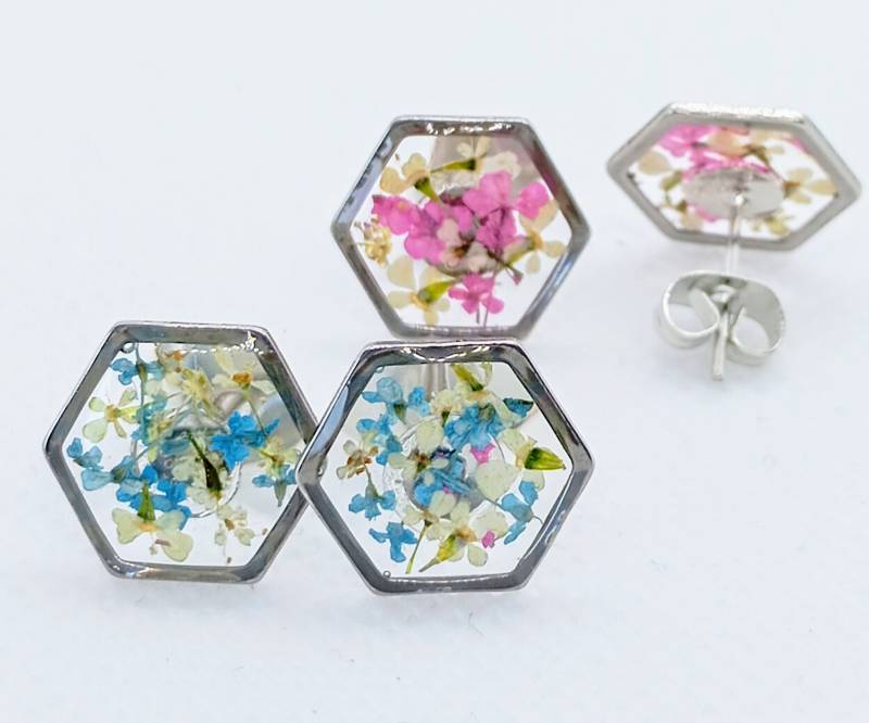 Ohrstecker Gepresste Blumen Schmuck Echte Goldfarben Silberfarben Schmuck Ohrringe Minimalistisch Getrocknete Blüten Blumenschmuck von Blumenglasschmuck