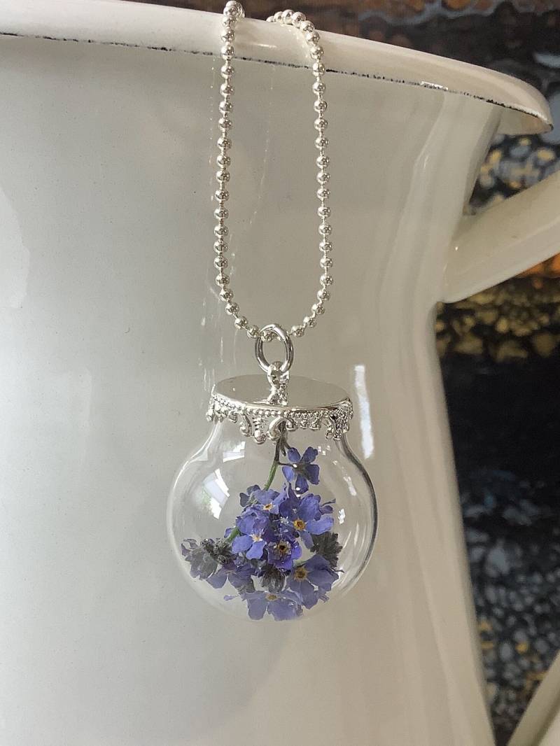 Vergismeinnicht Schmuck Kette Vergissmeinnicht Kette Anhänger Geschenk Blumen Natur Getrocknete Blüten Blau von Blumenglasschmuck