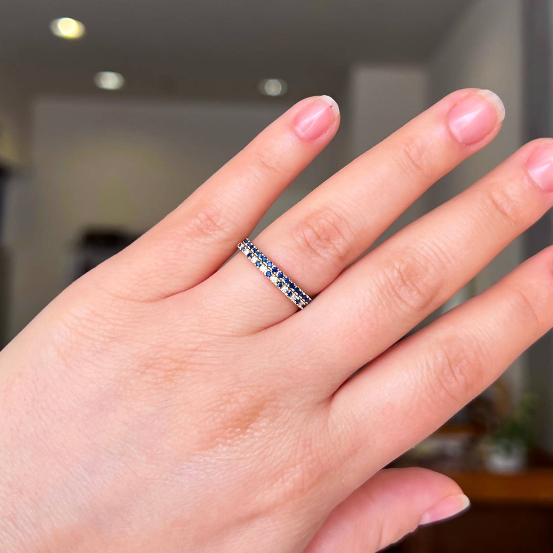 Diamant Saphir Eheringe, Set Aus 2 Halb Eternity Ringe, 14K Gelbgold 1.3mm Micro Pave Ring, September April Birthstone Ringe von BlushKarats