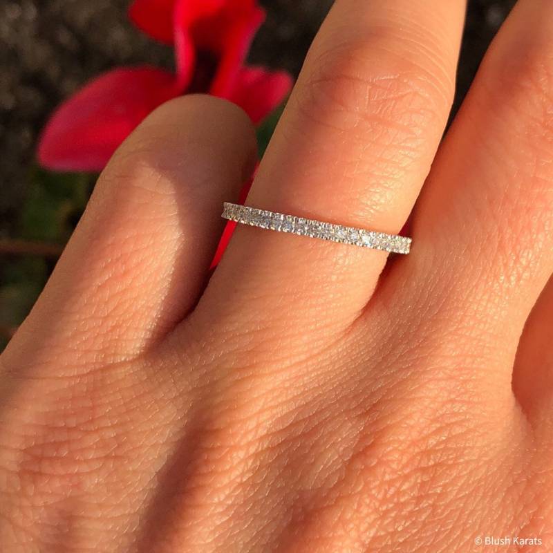 Weißgold Voller Ewigkeit Diamant Hochzeit Band, Micropave Set Runde Unendlichkeit Frau Zierliche U Pave Stapelbar Ring Auf Massivem Gold Weißgold Voller Ewigkeit Diamant Hochzeit Band, Micropave Set Runde Unendlichkeit Frau Zierliche U Pave Stapelbar Ring Auf Massivem Gold von BlushKarats