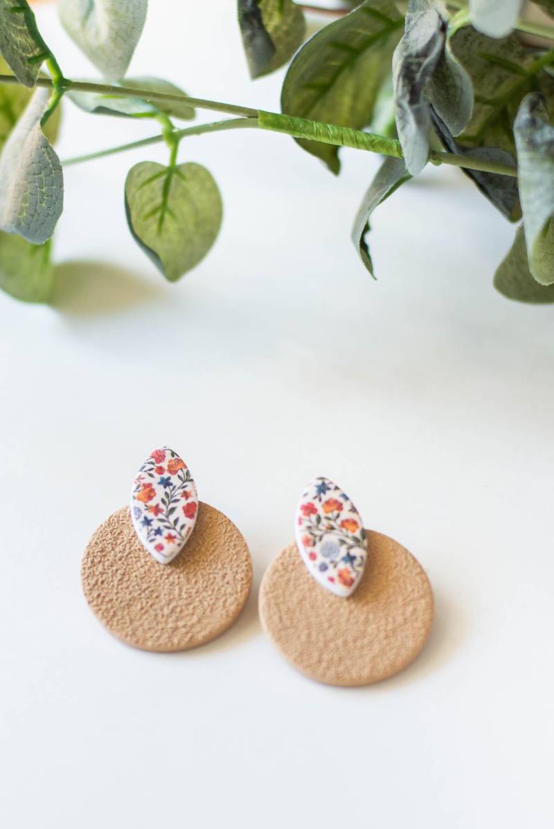 Dan2506 | Blumen Statement Ohrstecker Große Ton-Ohrstecker Strukturiert Handarbeit Solider Chirurgenstahl Stift Fimo Ohrringe von BlushesandNeutrals