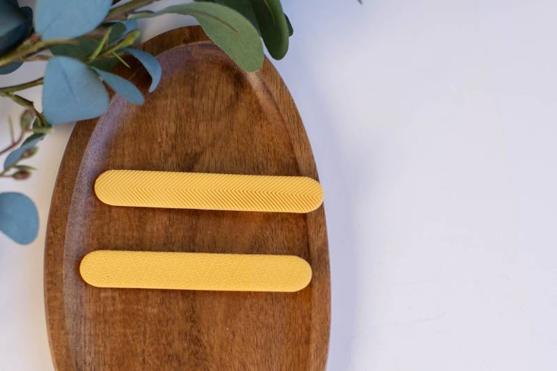 Lange Gelbe Haarspange Aus Polymer-Ton | Ton Haarspangen Chevron Oder Stricktextur Handarbeit Und Clips von BlushesandNeutrals