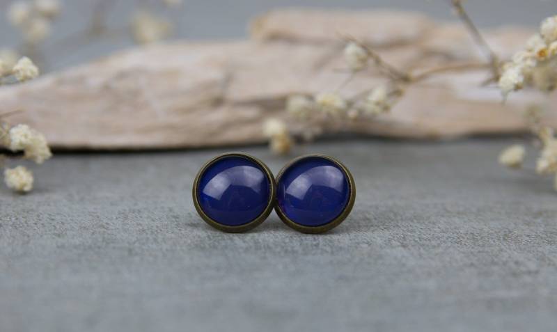 Dunkelblaue Ohrstecker 12 Mm Handbemalte Cabochons Bronzefarbene Fassung Dunkelblaue Ohrstecker 12 Mm Handbemalte Cabochons Bronzefarbene Fassung von BlushingApplesDE