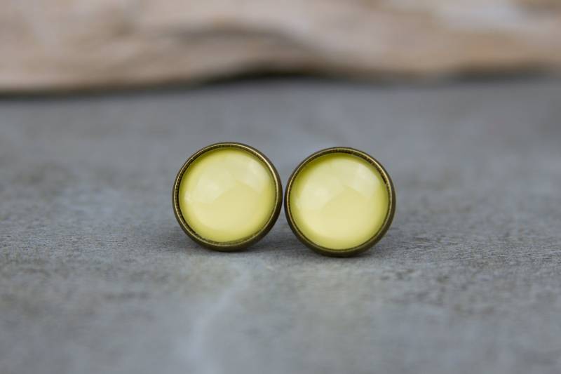 Gelbe Ohrstecker Hellgelb - Handbemalte Ohrringe 12 Mm von BlushingApplesDE