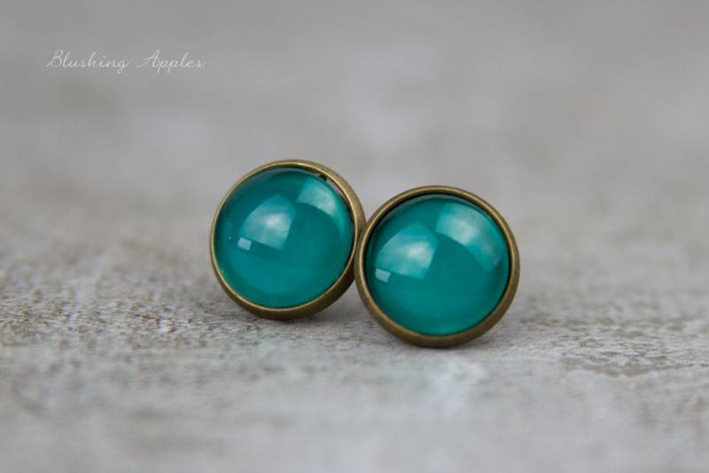 Grüne Ohrstecker Smaragdgrün - Schlichte Handbemalte Ohrringe 12 Mm von BlushingApplesDE