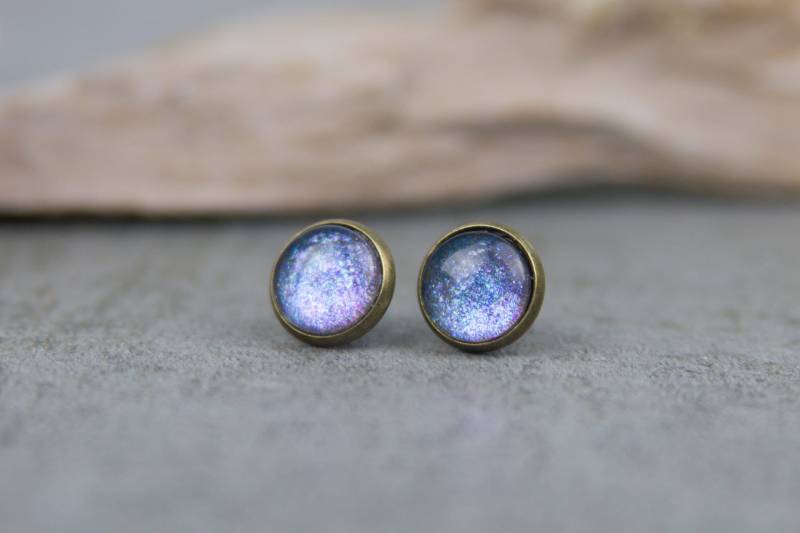 Ohrstecker Blau Lila Irisierend - Handbemalte Ohrringe 10 Mm, Schimmernder Ohrschmuck, Kleine Geschenkidee Für Sie Ohrstecker Blau Lila Irisierend - Handbemalte Ohrringe 10 Mm, Schimmernder Ohrschmuck, Kleine Geschenkidee Für Sie von BlushingApplesDE
