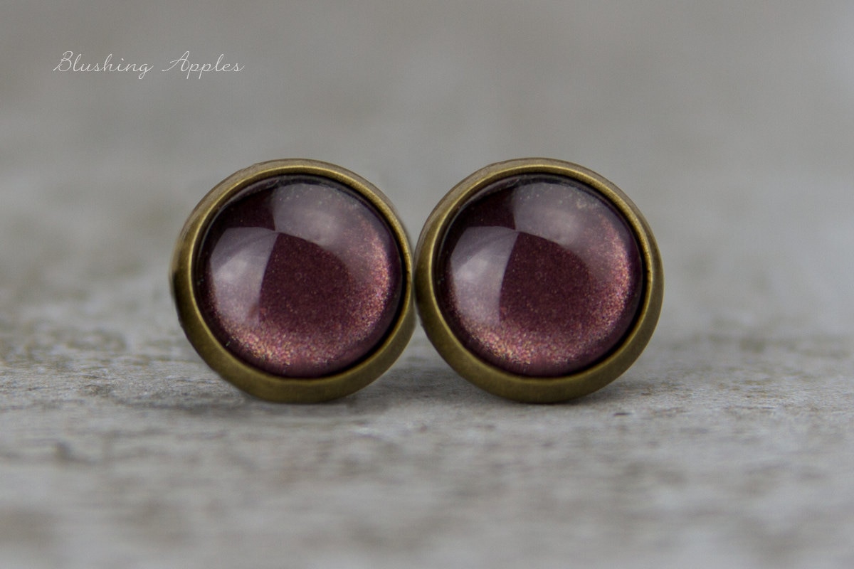 Ohrstecker Schokobraun - Handbemalte Ohrringe 10 Mm, Warme Glascabochons in Bronze-Fassung, Elegante Braune Geschenk Für Sie von BlushingApplesDE