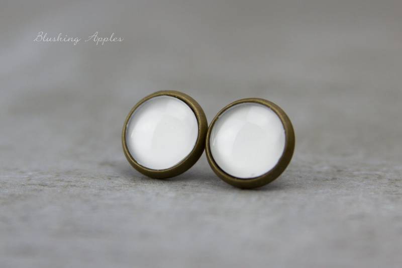 Ohrstecker in Weiß 10 Mm - Schlichte Handbemalte Ohrringe von BlushingApplesDE
