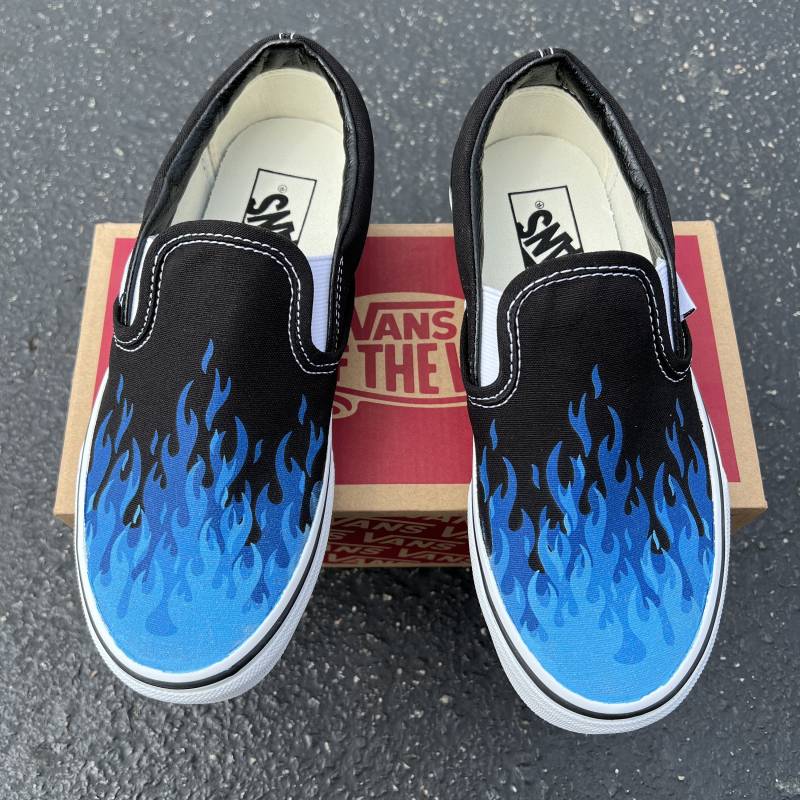 Hot Blue Flame Schuhe - Custom Vans Schwarz Slip On Dunkelblau Neon Blau Hellblau Feuer Cheetos Azula Nation Flammen von BlvdCustom