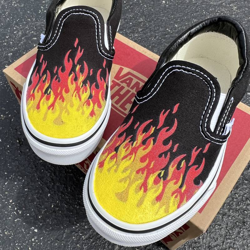 Hot Flame Schuhe - Custom Vans Schwarz Slip On Rot Orange Gelb Feuer Flames Cheetos Flaming Flamin' von BlvdCustom