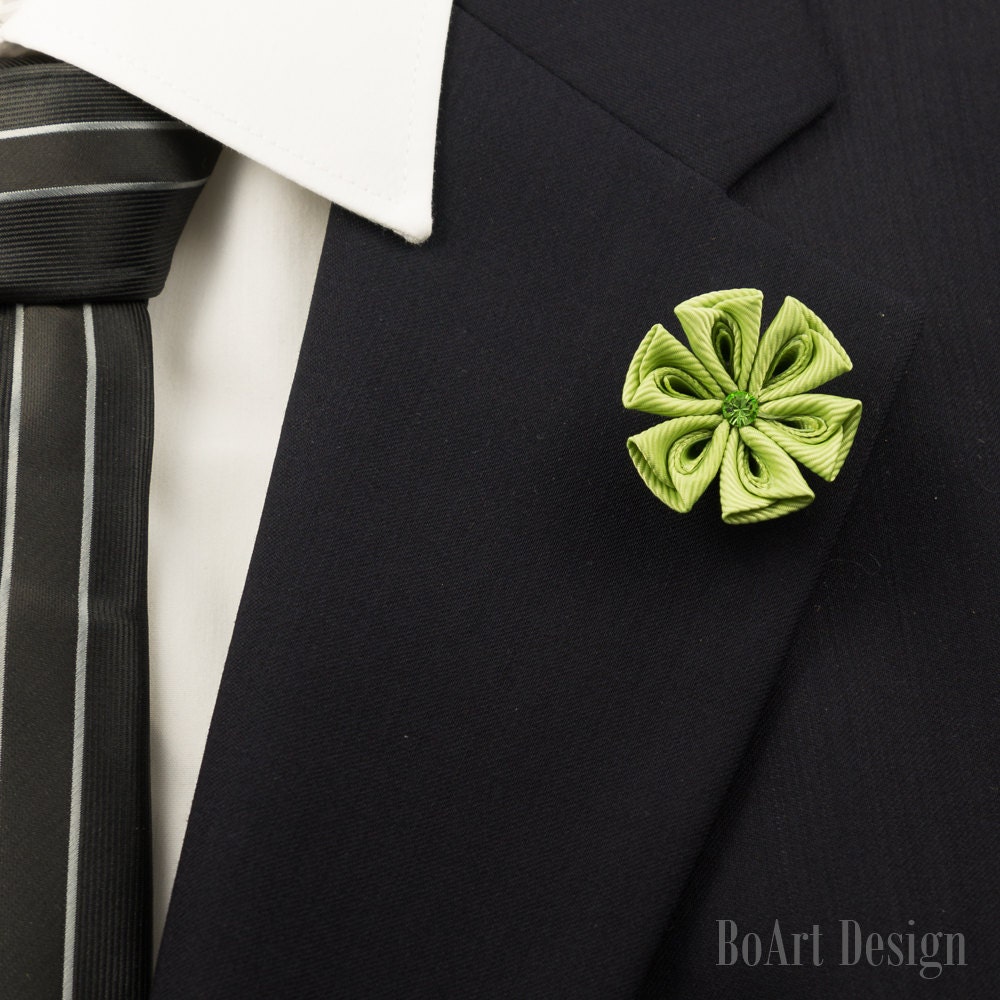 Armee Grün Kanzashi-Blumen-Anstecknadel Mit Swarovski Peridot Kristall/Revers Pin/Revers Blume/Herren Revers Blume/Hochzeit Zubehör/Brosche von BoArtDesign
