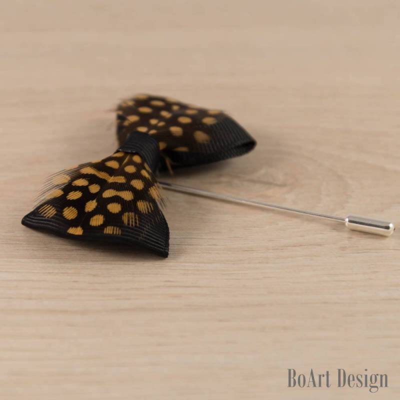 Feder Revers Pin/Fasan Inspiriert Stift/Schwarz/Beige Bowtie Pin/Revers Blume/Herren Blume/Hochzeit Zubehör von BoArtDesign