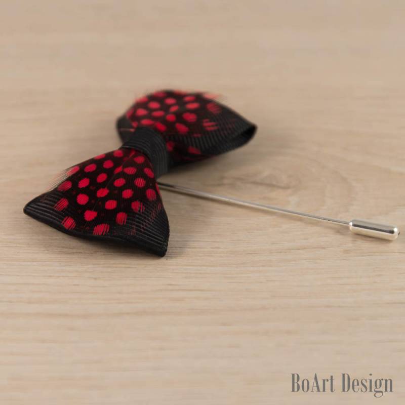 Feder Revers Pin/Fasan Inspiriert Stift/Schwarz/Rot Bowtie Pin/Revers Blume/Herren Blume/Hochzeit Zubehör von BoArtDesign