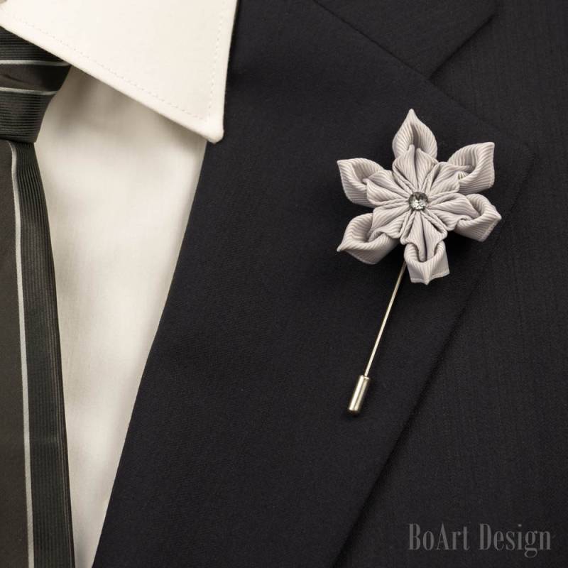 Graue Kanzashi Stick Anstecknadel Mit Swarovski Silber Nacht Crysta/Revers Blume/Männer Revers Blume/Hochzeit Zubehör/Brosche von BoArtDesign