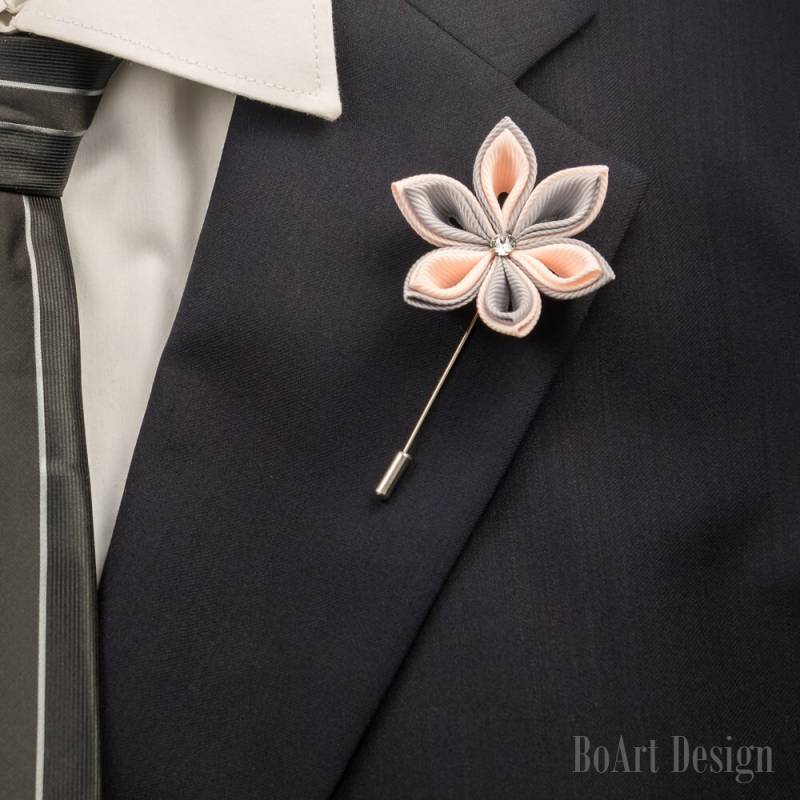 Lapel Pin/Light Pink & Gray/Kanzashi Flower Pin/Swarovski Crystal/Lapel Flower/Mens Flower/Hochzeits-Zubehör/Brooch von BoArtDesign