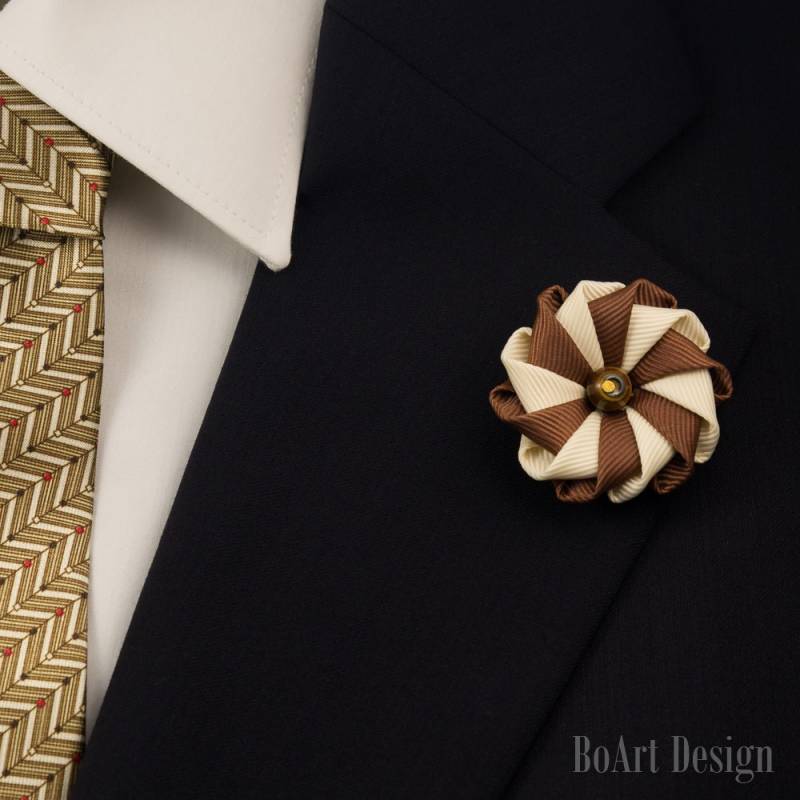 Revers Pin/Braun/Misty Rose Kanzashi Blume Am Pin/Tiger Auge Natürlichen Stein /Lapel Blume/Herren Blume/Hochzeit Zubehör von BoArtDesign