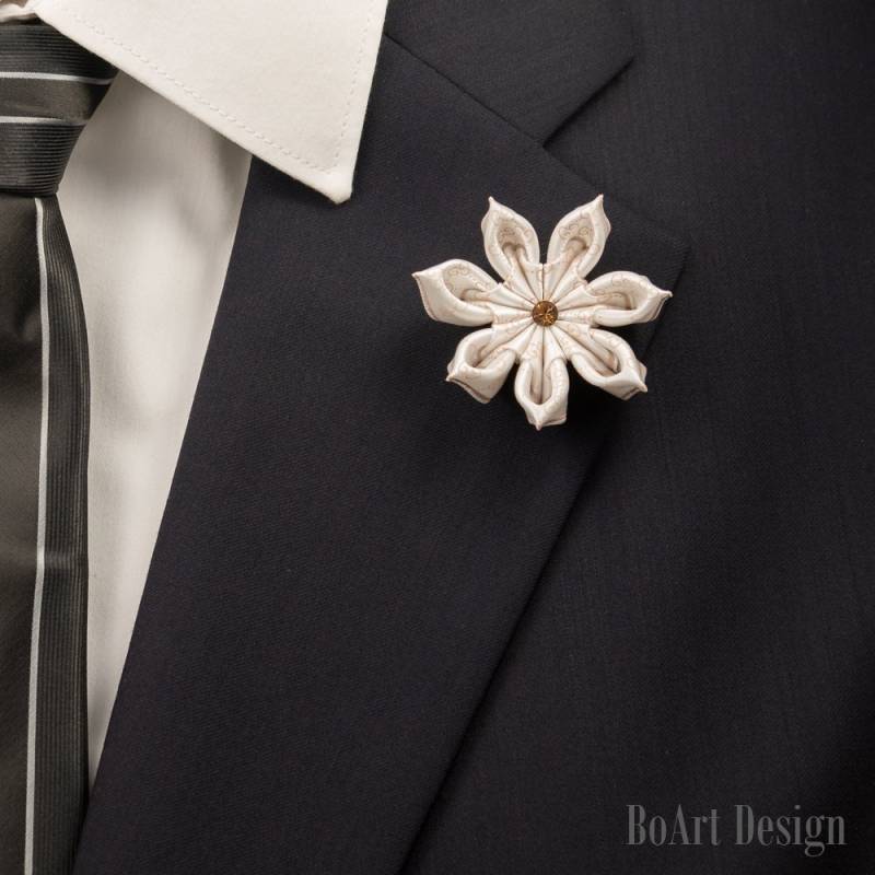 Revers Pin/Creme Kanzashi Blume Pin/Swarovski Smoked Topaz Kristall/Revers Blume/Herren Blume/Hochzeit Zubehör von BoArtDesign