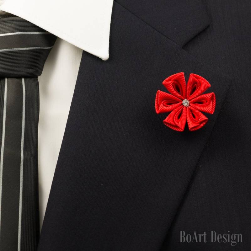 Rote Kanzashi Blume Anstecknadel Mit Swarovski Clear Crystal/Anstecknadel/Ansteckblume/Herren Revers Blume/Hochzeit Accessoires/Brosche von BoArtDesign