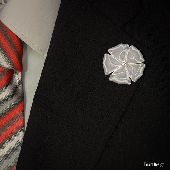 Weiße Kanzashi Blume Anstecknadel Mit Klaren Swarovski Kristall/Revers Pin/Revers Blume/Herren Revers Blume/Hochzeit Zubehör/Brosche von BoArtDesign