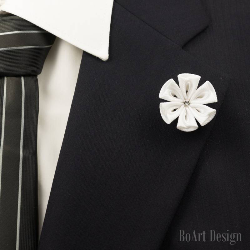 Weiße Kanzashi Blume Anstecknadel Mit Klaren Swarovski Kristall/Revers Pin/Revers Blume/Herren Revers Blume/Hochzeit Zubehör/Brosche von BoArtDesign