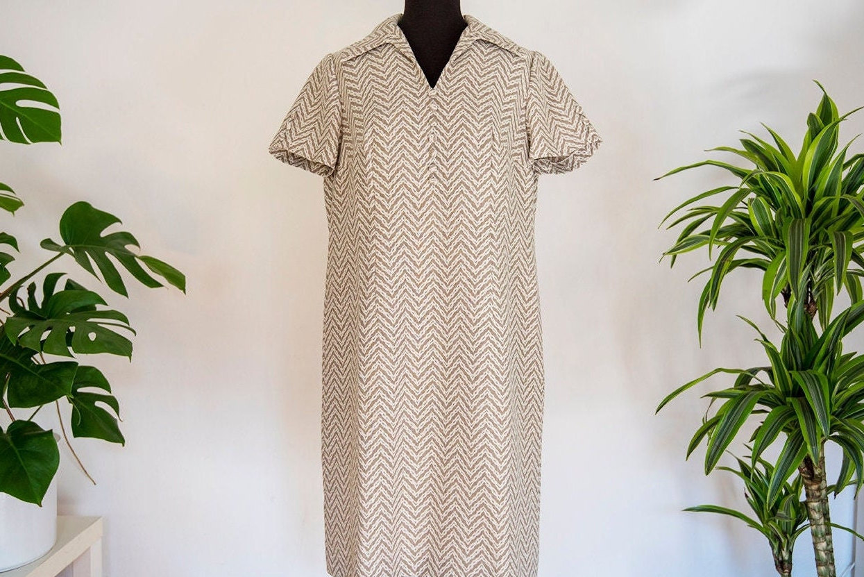 Vintage Beige Zick-Zack-Muster-Kragen-Etui-Kleid von BoBoVintage
