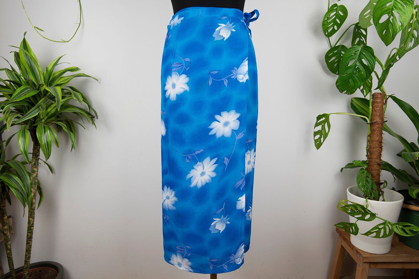 Vintage Blau Und Weiß Floral Maxi Wickelrock von BoBoVintage