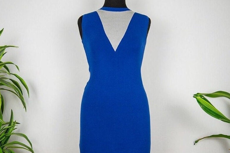 Vintage Blau Und Weiß Semi Sheer Ärmelloses Stretchy Strick Midi Kleid Vintage Blau Und Weiß Semi Sheer Ärmelloses Stretchy Strick Midi Kleid von BoBoVintage