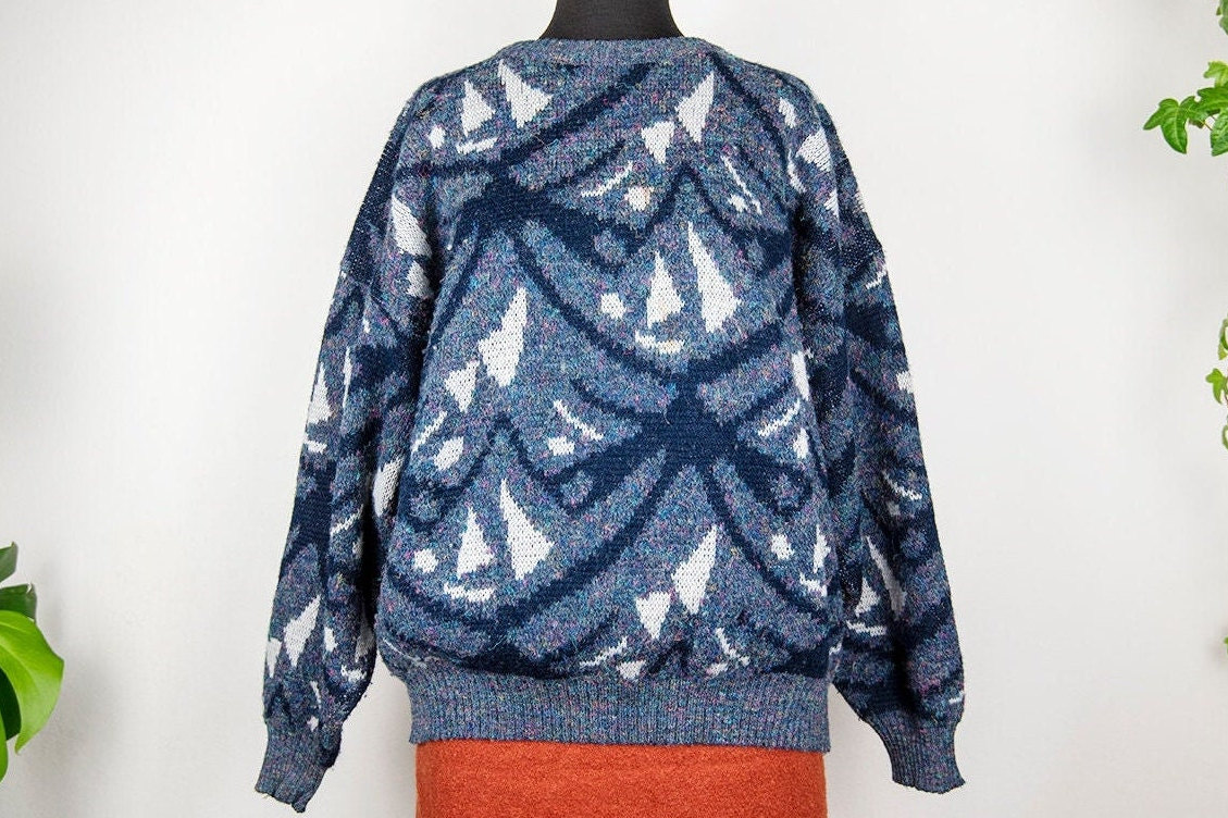 Vintage Blaues Abstraktes Muster Slouchy Grobstrick Pullover von BoBoVintage