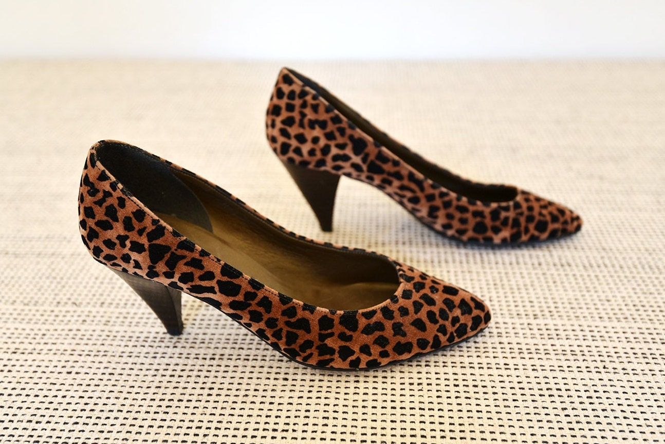 Vintage Braun Und Schwarz Leopard Print Fuzzy Plüsch Kitten Heel Pumps von BoBoVintage