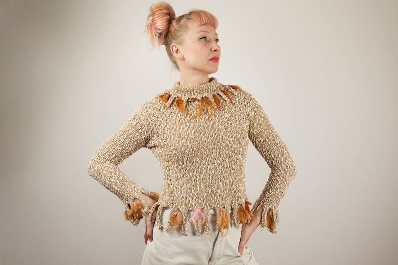 Vintage Einzigartiger Beige Und Weißer Knit Fransen Gefiederter Pullover von BoBoVintage