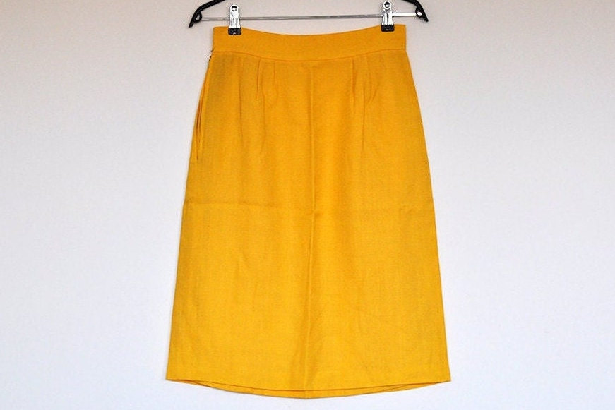 Vintage Gelber Leinen High Waist Falten Midi Rock von BoBoVintage