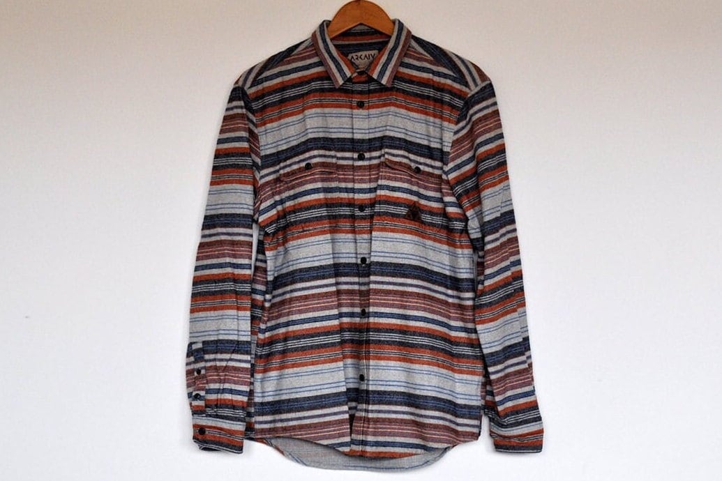 Vintage Gestreifte Baumwolle Button-Down-Langarm-Shirt von BoBoVintage