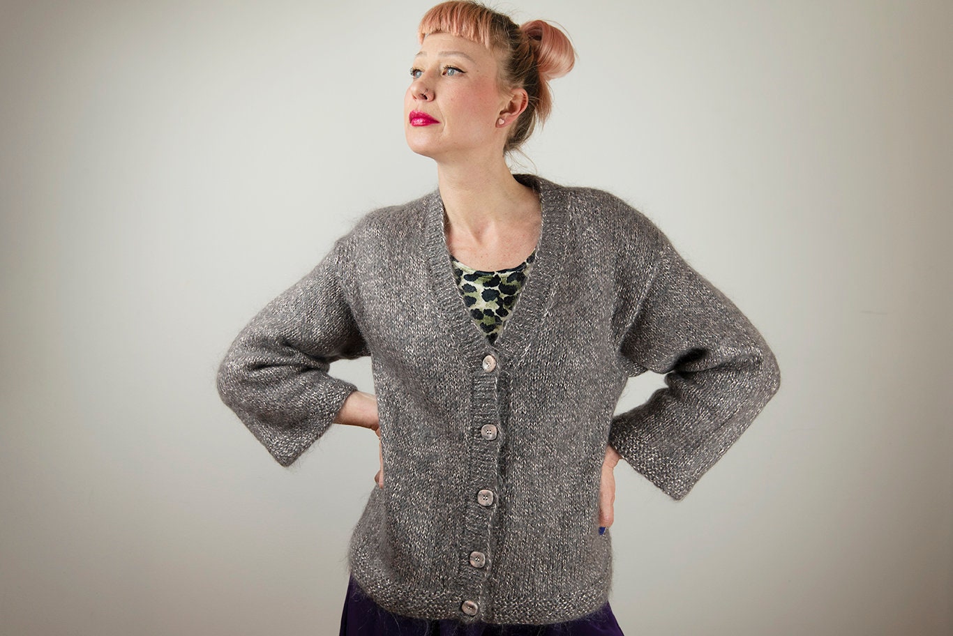 Vintage Graue Fuzzy Handgestrickte Strickjacke von BoBoVintage