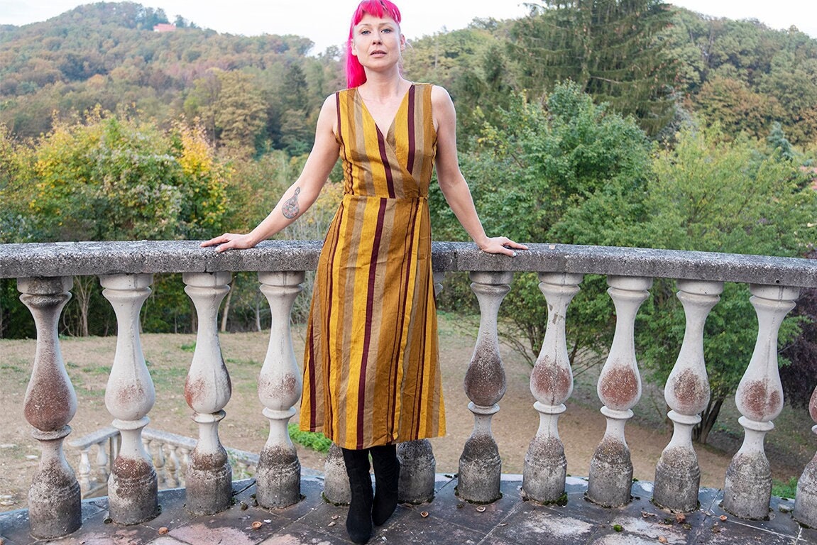 Vintage Herbstfarben Gestreiftes Ärmelloses Wickelkleid von BoBoVintage