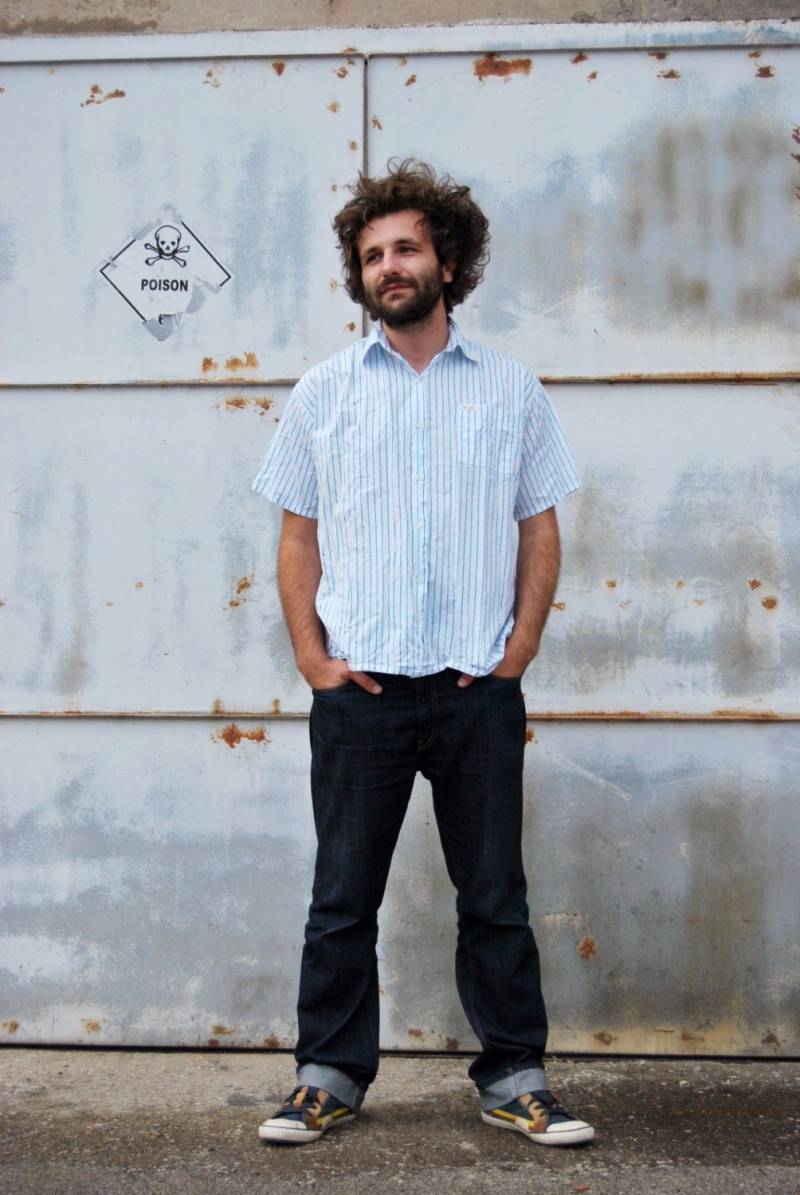 Vintage Herren Weiß Und Blau Gestreifte Baumwolle Kurzarm Button Up Full Shirt von BoBoVintage