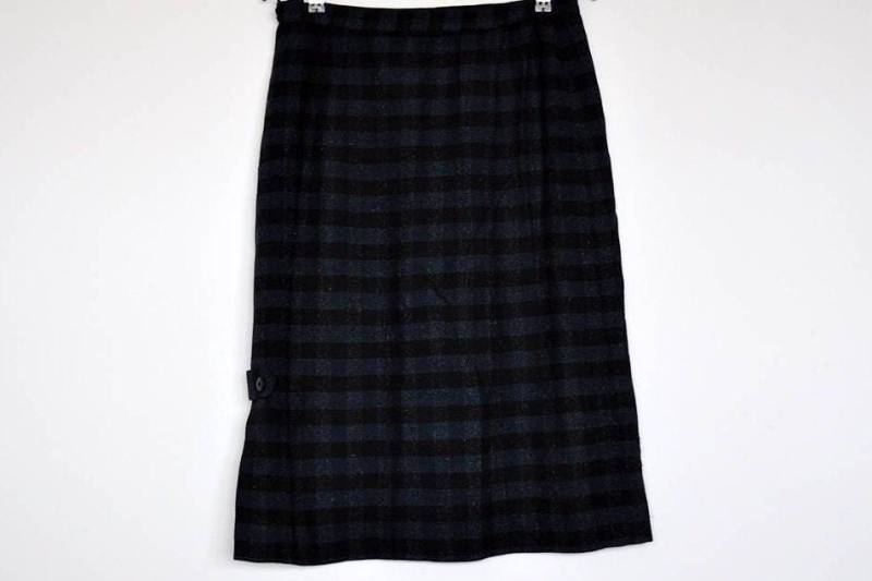 Vintage Karierter Smaragd Grüner Und Schwarzer Midi Wollrock Vintage Karierter Smaragd Grüner Und Schwarzer Midi Wollrock von BoBoVintage