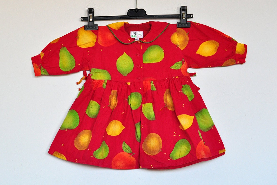 Vintage Obst-Druck-Kleinkind-Kleid Mit Peter-Pan-Kragen-Kleine Mädchen-Sommer-Spiel-Kleid Vintage Obst-Druck-Kleinkind-Kleid Mit Peter-Pan-Kragen-Kleine Mädchen-Sommer-Spiel-Kleid von BoBoVintage