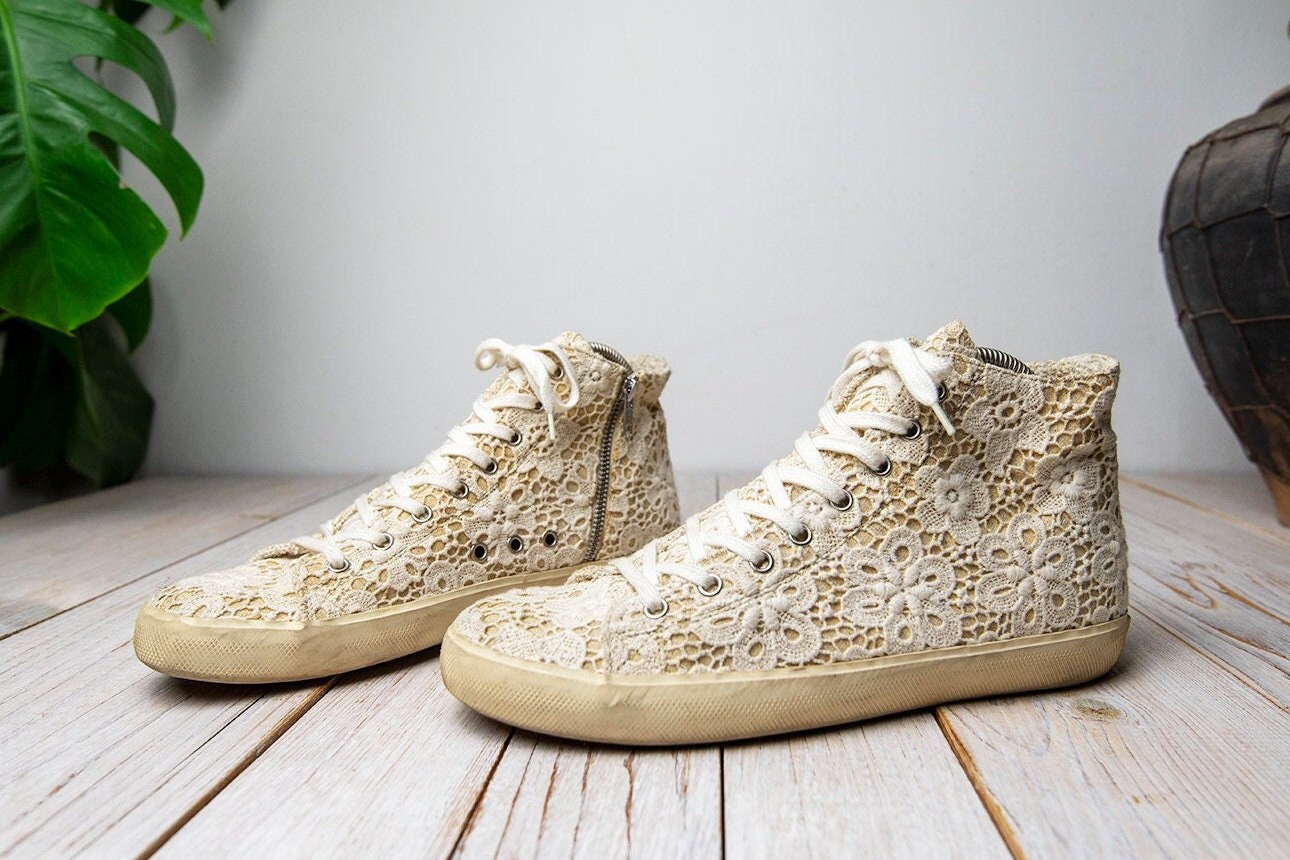 Vintage Off White Canvas Und Spitze High Top Zipper Lace Up Sneakers von BoBoVintage