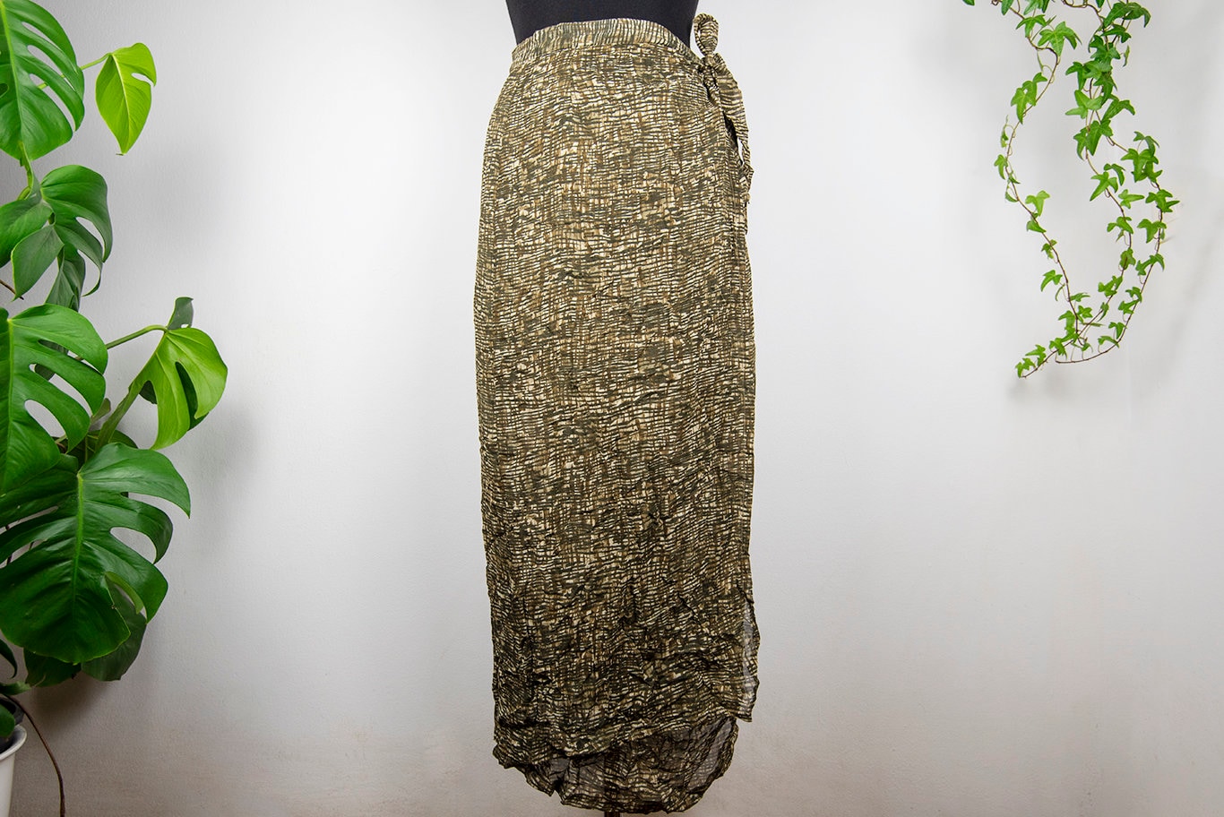 Vintage Oliv Grün Und Beige Camo Streifen Muster Maxi Wickelrock von BoBoVintage