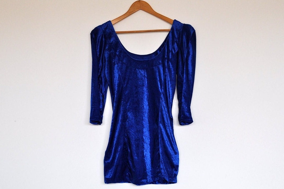 Vintage Royal Blau Samt Tiefem Ausschnitt Mini Kleid von BoBoVintage