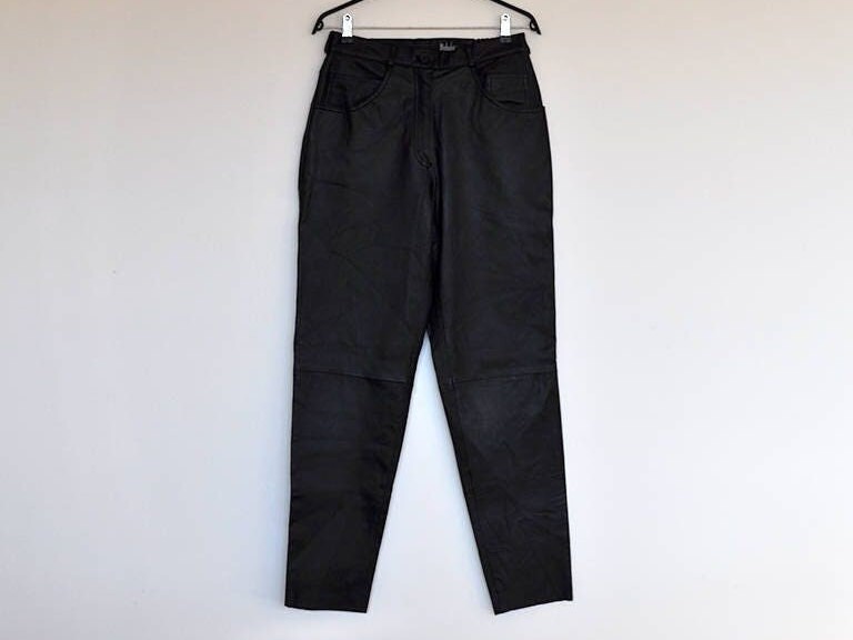 Vintage Schwarz Echtleder Hohe Taille Tapered Biker Hose von BoBoVintage