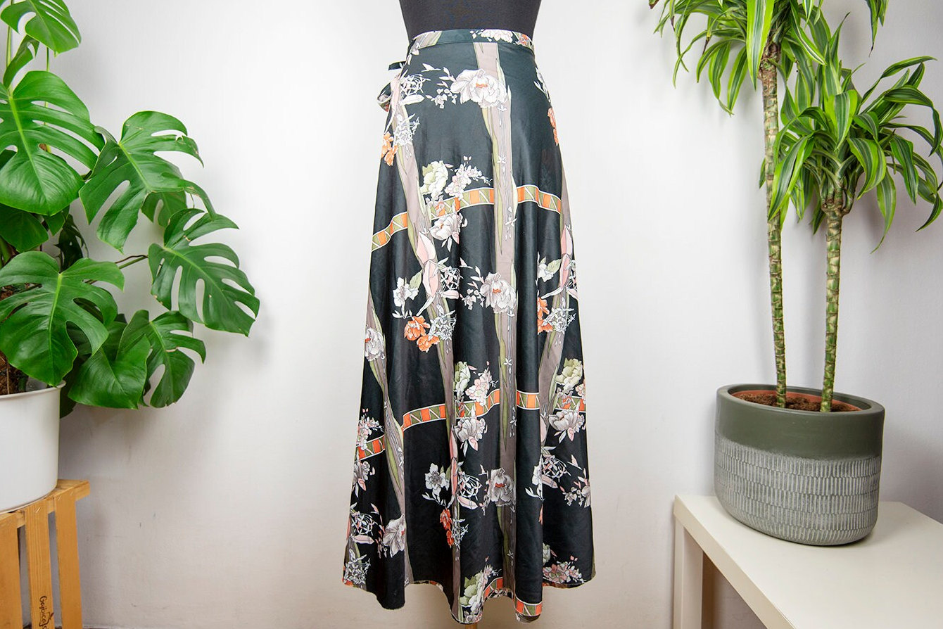 Vintage Schwarz Floral Maxi Wickelrock von BoBoVintage