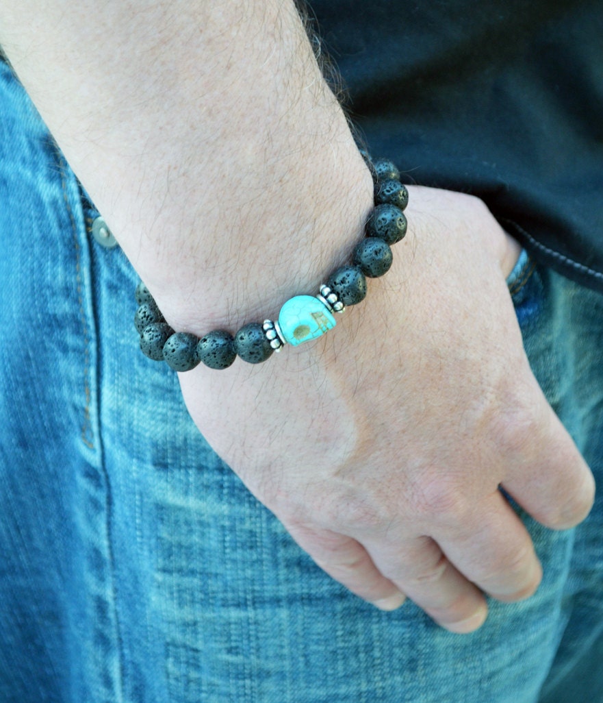 Herren Armband Unisex Skull Perlenarmband Schwarz Lava Rock Türkis Schädel Schmuck Rustikale Rocker Biker von BoCadeJewelry