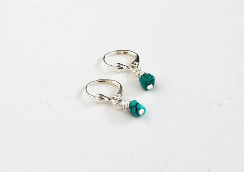 Kleine Türkise Ohrringe Zarte Zierliche Mädchen Silber Türkis Minimalist von BoCadeJewelry