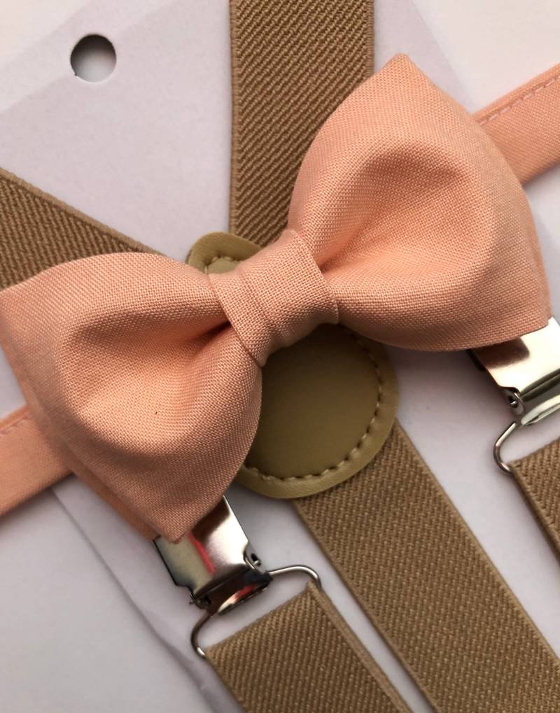 Pfirsich Apricot Farbe Fliege Und Khaki Hosenträger Set/Zweiteiler Set. Fliege. Kinder/Erwachsene von BoWagon