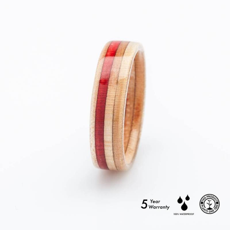 Holzring - Skateboard Ring Recycling Ehering Geschenk Boardthing Wasserfest Minimal Klassisch von BoardThing