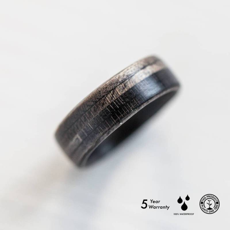 Skateboard Ring Recycled - Holzring Ehering Geschenk Boardthing Wasserfest Schwarz Minimal Klassisch von BoardThing
