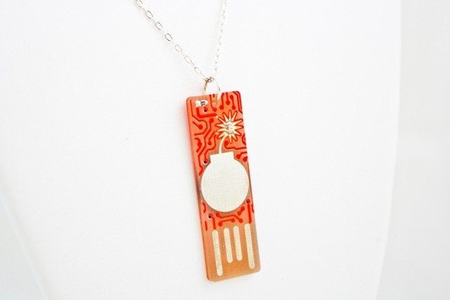 Bombe Usb-Leiterplatte Silber Halskette - Lights Up von Boardaments